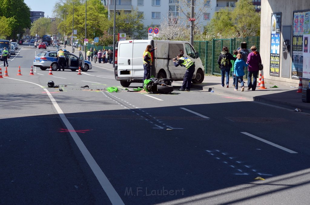 Schwerer VU Krad Kleintransporter Koeln deutz Gummersbacherstr P197.JPG - Miklos Laubert